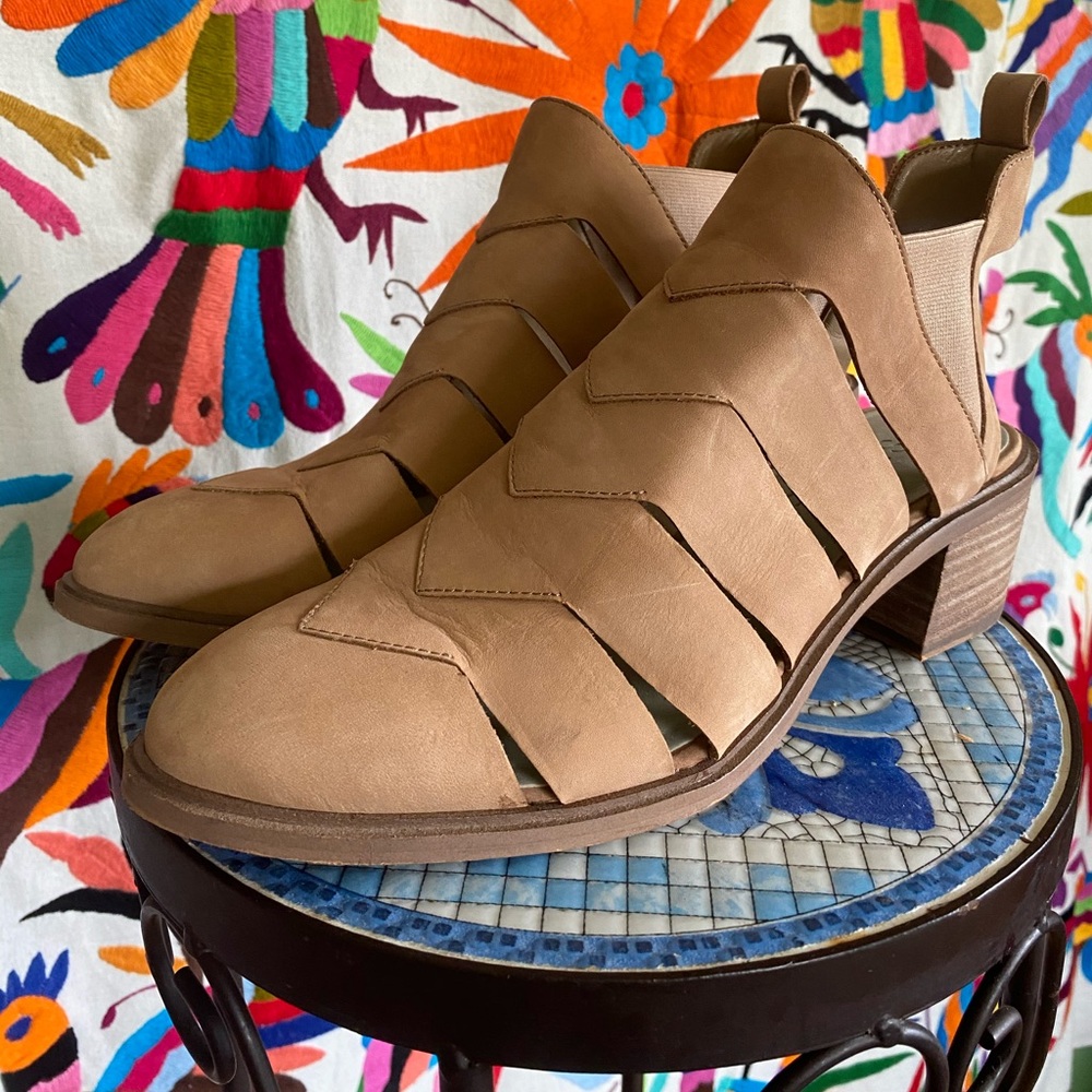 1.State brown tan strappy booty - Picture 2 of 10